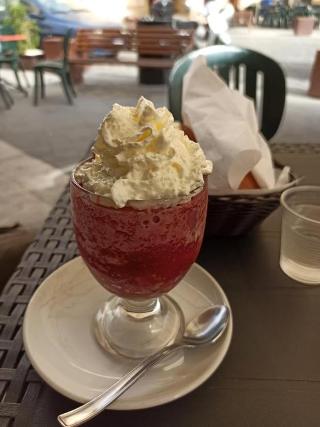 La Casa Dei Sogni Hotel Agira Екстериор снимка