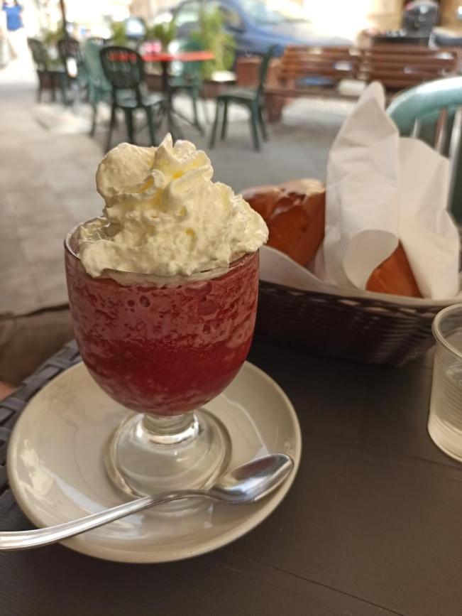 La Casa Dei Sogni Hotel Agira Екстериор снимка